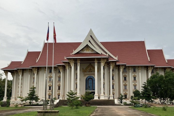Vientiane: 100% Private & Personalized City Tour with Car & Guide