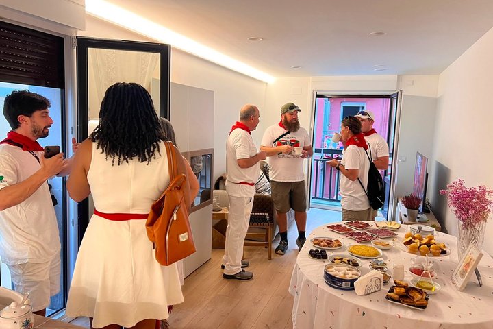 VIP San Fermin : Balcony in Estafeta, Churros y Gigantes