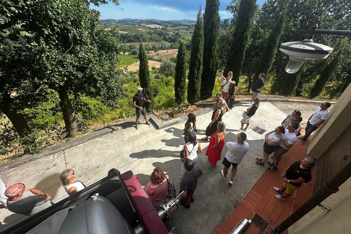 Small-Group Wine Tasting Experience in the Tuscan Countryside
