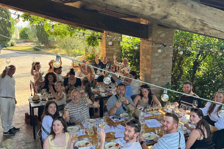 Small-Group Wine Tasting Experience in the Tuscan Countryside