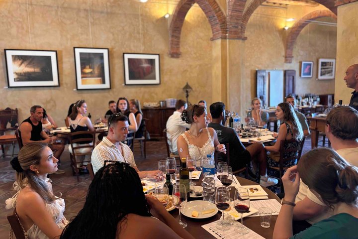 Small-Group Wine Tasting Experience in the Tuscan Countryside