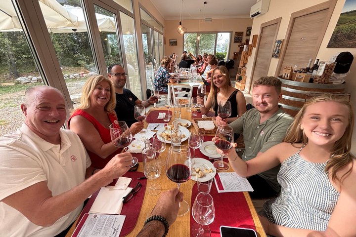 Small-Group Wine Tasting Experience in the Tuscan Countryside