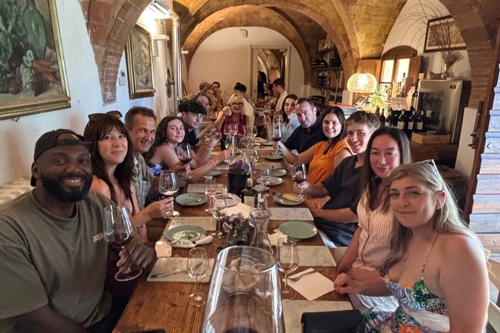 Small-Group Wine Tasting Experience in the Tuscan Countryside