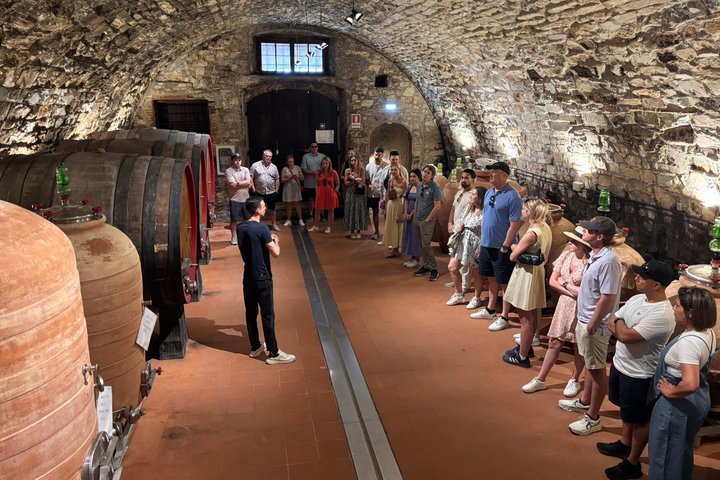 Small-Group Wine Tasting Experience in the Tuscan Countryside