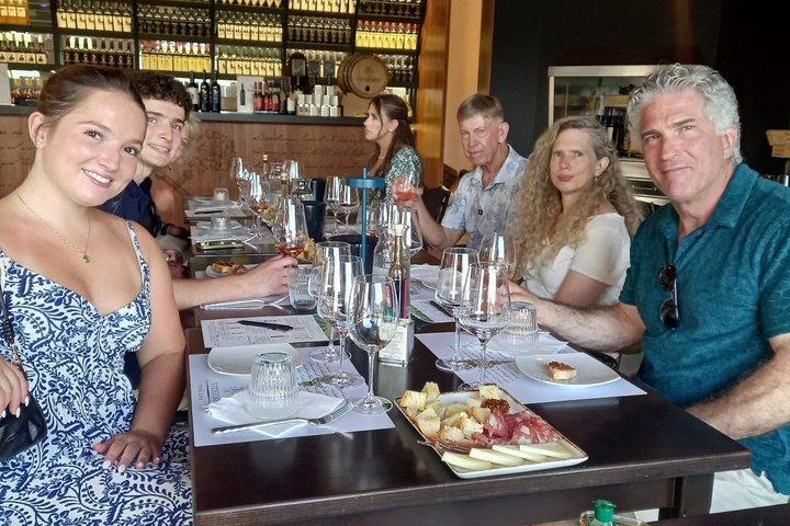Small-Group Wine Tasting Experience in the Tuscan Countryside