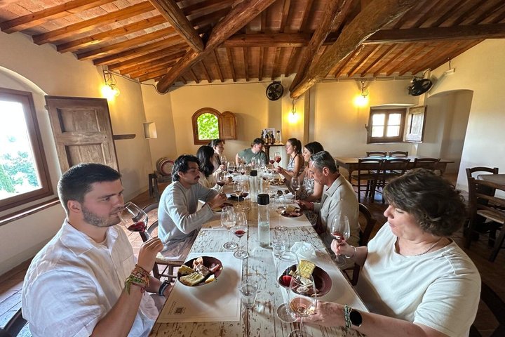 Small-Group Wine Tasting Experience in the Tuscan Countryside