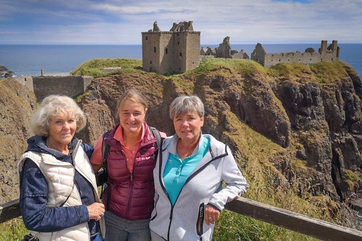 Aberdeen Private Half Day Tour: Dunnottar, Crathes Castles +more