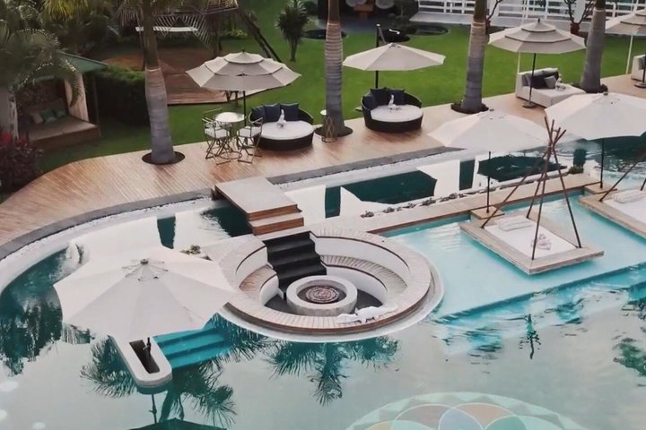 Wellness Day Pass: Private Tipi, Pool & Breakfast in El Laurel