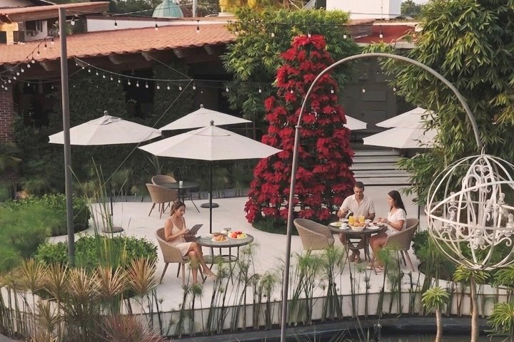 Wellness Day Pass: Private Tipi, Pool & Breakfast in El Laurel