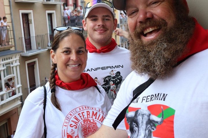 VIP San Fermin : Balcony in Estafeta, Churros y Gigantes