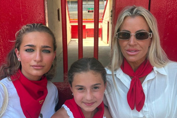 VIP San Fermin : Balcony in Estafeta, Churros y Gigantes