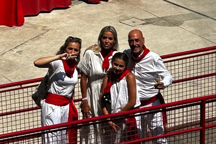 VIP San Fermin : Balcony in Estafeta, Churros y Gigantes