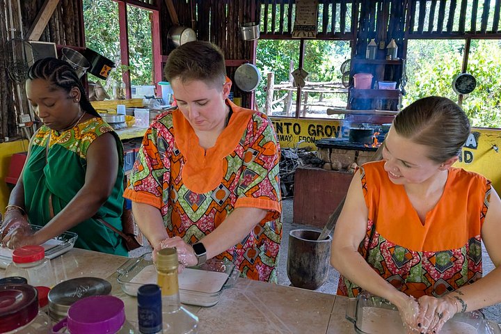 Hopkins Kayaking and Garifuna Cooking Experience