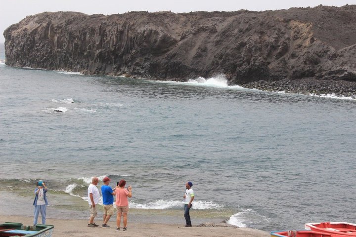 Nature and relaxation at the natural pool of Salinas