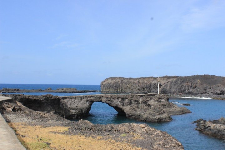 Nature and relaxation at the natural pool of Salinas