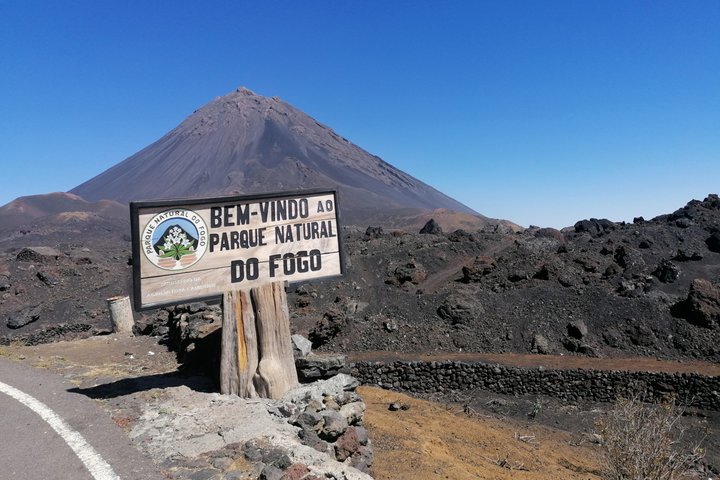 Hiking to Petit Pico and the Crater of 2014