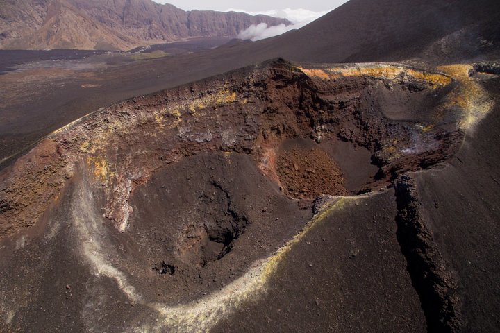 Hiking to Petit Pico and the Crater of 2014