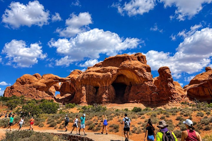 HIGHLY RATED Arches National Park Sightseeing Tour From Moab Utah