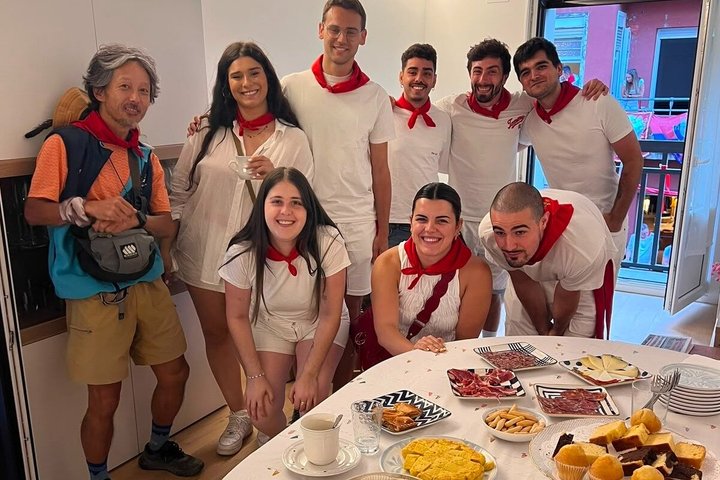 VIP San Fermin : Balcony in Estafeta, Churros y Gigantes