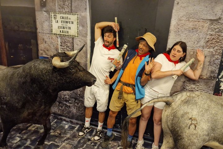 VIP San Fermin : Balcony in Estafeta, Churros y Gigantes
