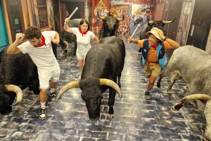 VIP San Fermin : Balcony in Estafeta, Churros y Gigantes