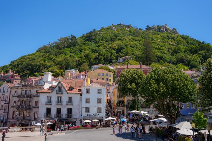 Half-Day Sintra and Pena Palace Tour from Lisbon with Small-Group