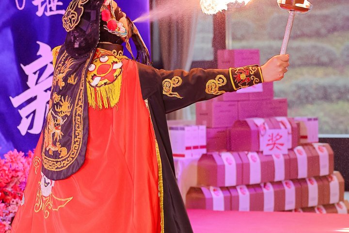 Chengdu Tea Ceremony and Sichuan Opera Permanence Experience