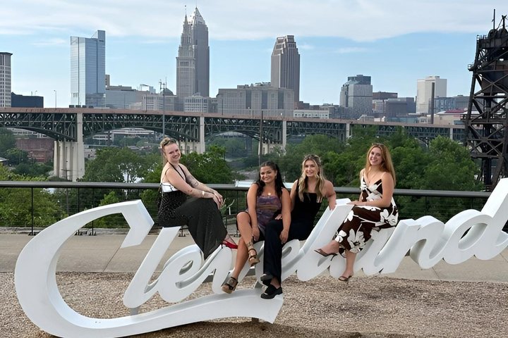 Uncorked in The Land - Wine, Cocktails & City Views