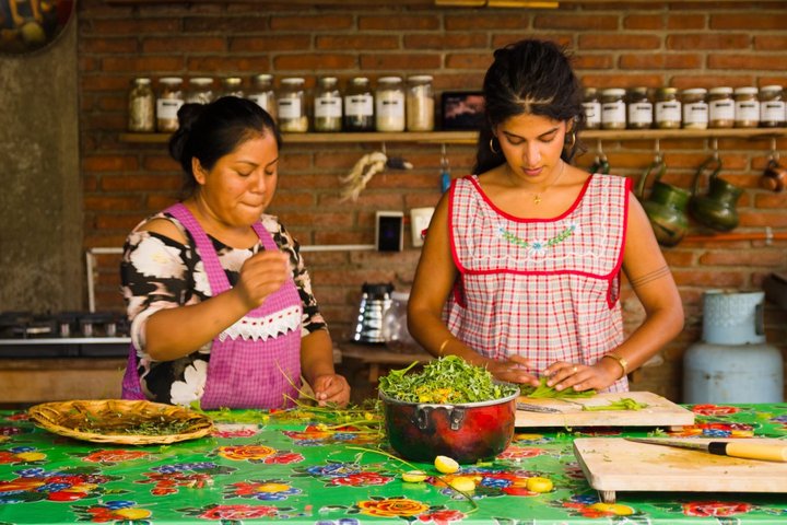 Oaxaca cooking: mole & tortilla class, market tour & mezcalitas