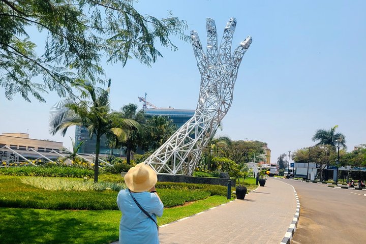 Kigali City Tour: History, Art and Local Highlights.