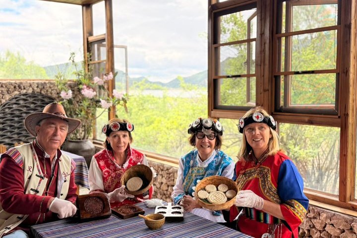 Lijiang Naxi Culture with Local Family Visit & Traditional Cook