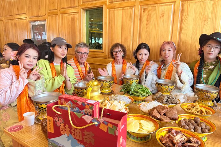 Lijiang Naxi Culture with Local Family Visit & Traditional Cook