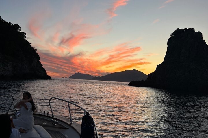 Positano Sunset Boat Tour | Amalfi Coast Cruise with Prosecco