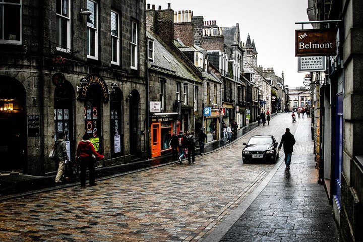 Explore Aberdeen City with private transport