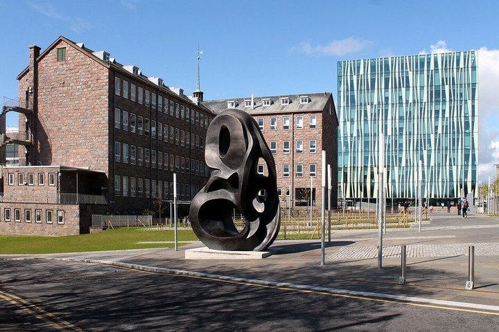 Explore Aberdeen City with private transport