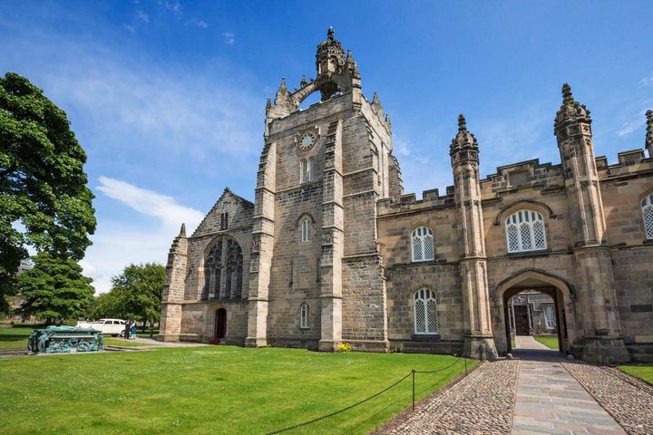 Explore Aberdeen City with private transport