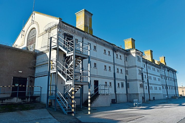 Explore Aberdeen City with private transport