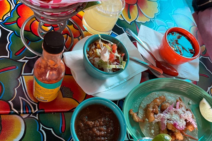 Plaza Sip, Savor, & History Walking Tour in Santa Fe