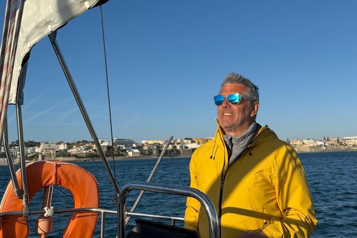 Sailing experience in Cascais