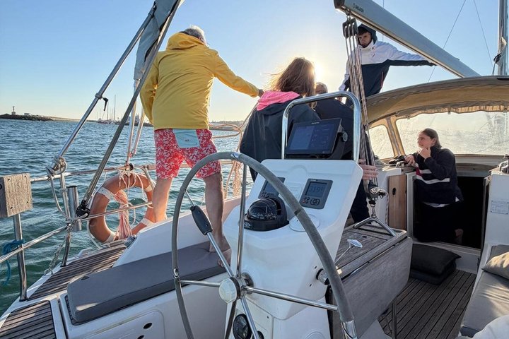 Sailing experience in Cascais