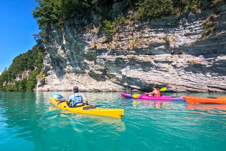 Kayak Tour of the Turquoise Lake Brienz