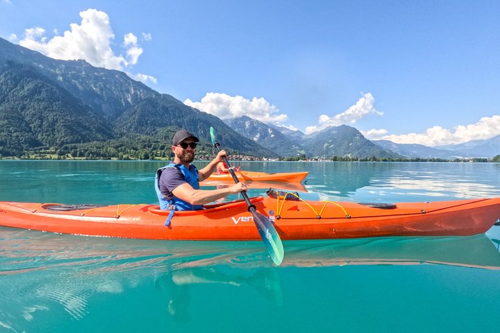 Kayak Tour of the Turquoise Lake Brienz