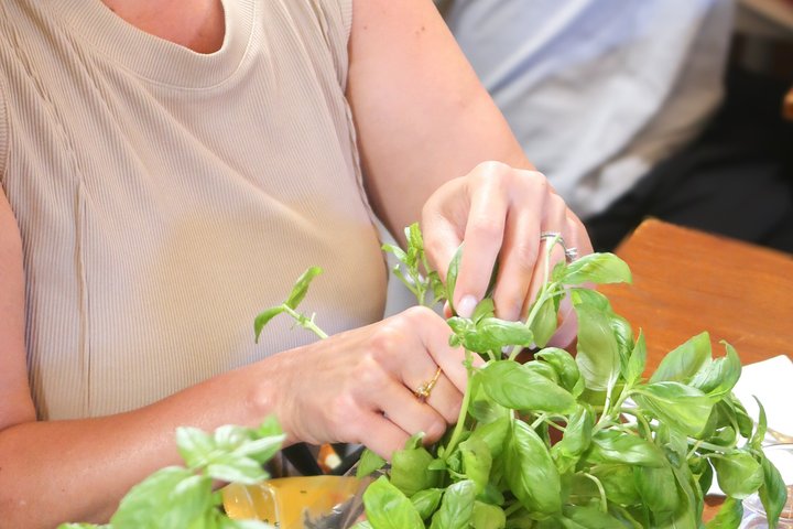 Pesto Class and Wine Tasting in Vernazza, Cinque Terre