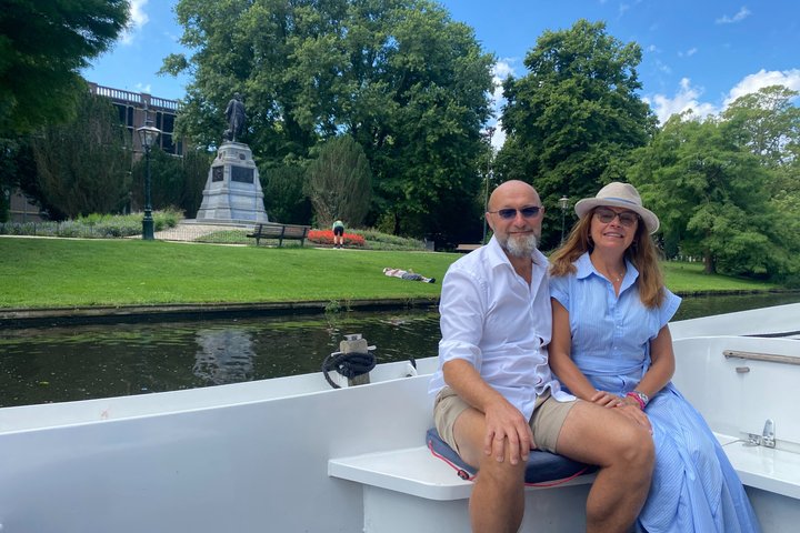 Leiden Private Canal Boat Tour with Drinks and Snacks
