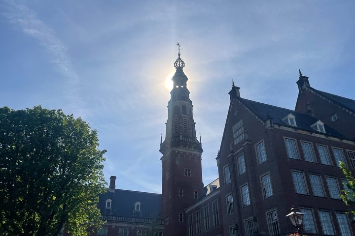 Leiden Private Canal Boat Tour with Drinks and Snacks