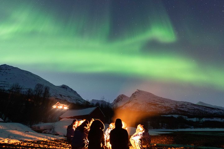 Tromsø: Small Group | Northern Lights Chase + All-Inclusive