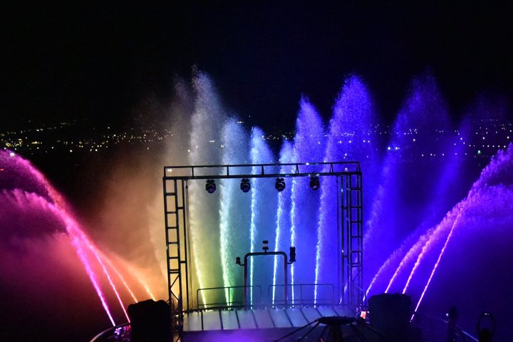 Ocean Vision: Show & Dance Night with buffet, open bar & transfer