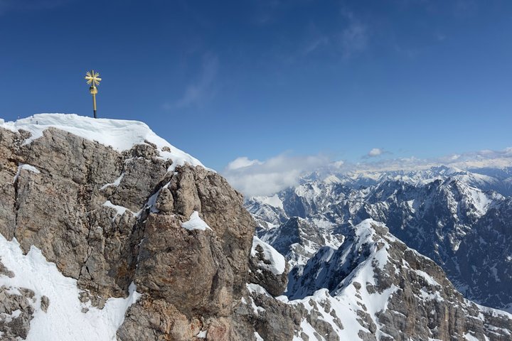 Day Trip to Zugspitze and Eibsee by minivan From Munich