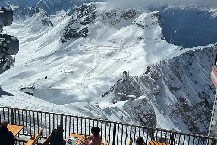 Day Trip to Zugspitze and Eibsee by minivan From Munich