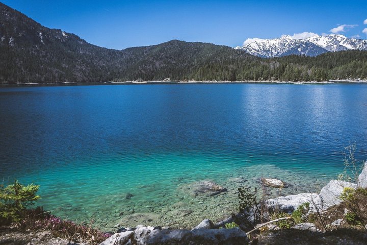 Day Trip to Zugspitze and Eibsee by minivan From Munich